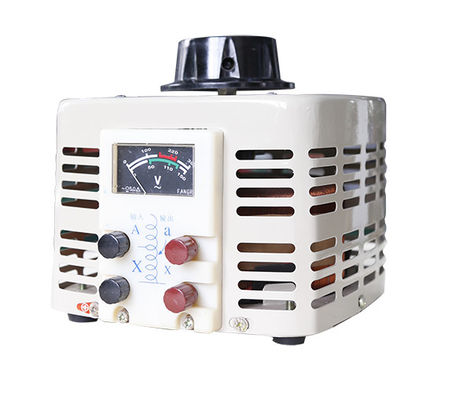 3KVA प्रकाश 3 चरण स्वचालित वोल्टेज नियामक Variac रोटरी घुंडी 0-250VAC
